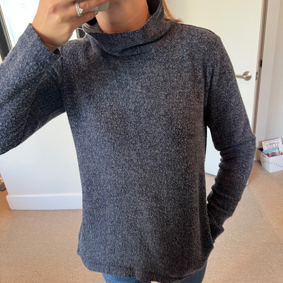 JCREW Factory Turtleneck Solid Gray Long Sleeve Sweater Regular Size XS - Picture 2 of 7